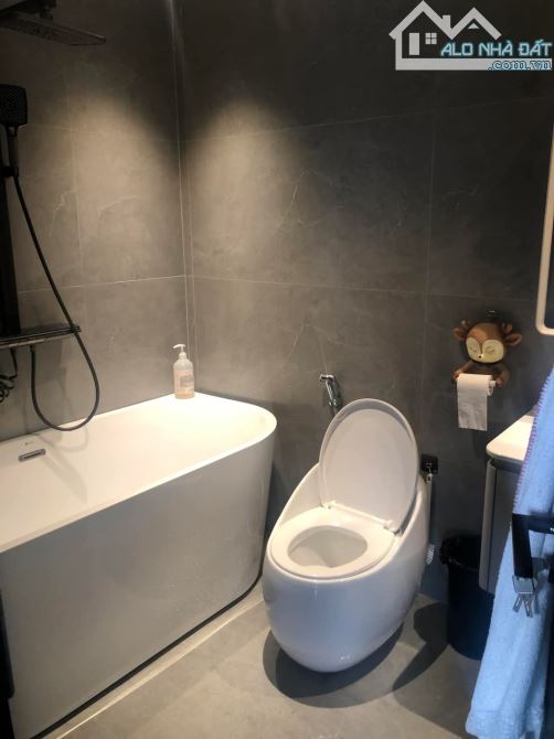 20m Phố Nguyễn Trãi, oto tránh,lô góc 8 tầng thang máy, sổ 75m2 x mtiền 6.2m. Giá 31 tỷ - 8