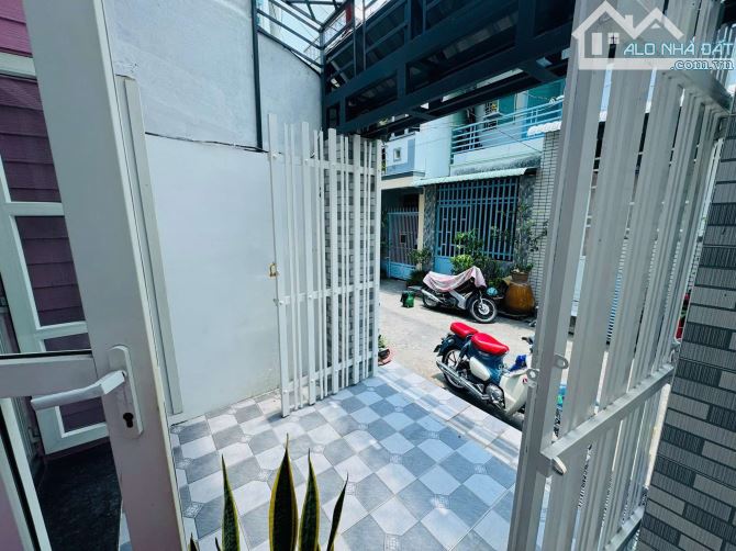 Cho thuê nhà 3 phòng ngủ Nguyễn Trãi có máy lạnh 8 triệu - 8