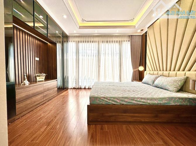 Siêu phẩm nhà mới đệp ở ngay Yên Hòa Cầu Giấy. Sổ A4 30m, 6 tầng 3 ngủ MT4m6 Giá 10 tỷ - 9