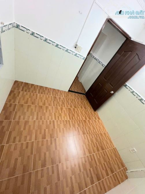 SÁT MẶT TIỀN  TÔN ĐẢN Q4 ĐÚC 5 TẤM CÓ 4 TỶ - 9