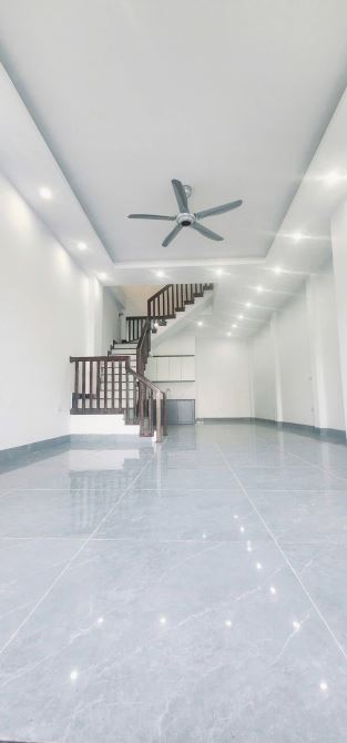 BÁN NHÀ 3 TẦNG GẦN VIMHOMES STAR CITY. VIEW SÔNG MÁT MẺ. Ô TÔ VÀO NHÀ. GẦN ĐL HÙNG VƯƠNG - 9