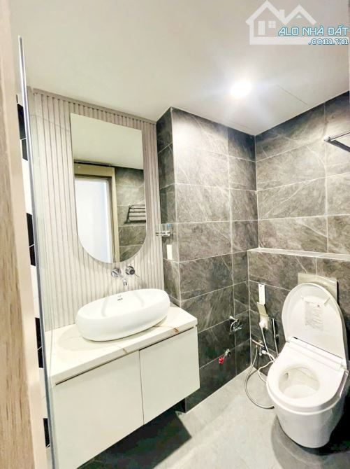 Bán nhà mới 1 lầu gần mặt tiền chợ Rạch Ông P.2 Quận 8 - 9
