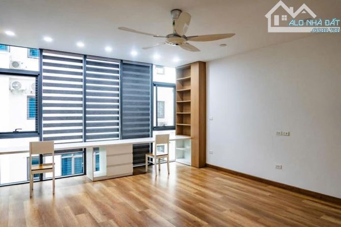Bán nhà Xuân La - Phân Lô - Ô tô tránh - 2 thoáng - Thang máy - 33.3 tỷ - 9
