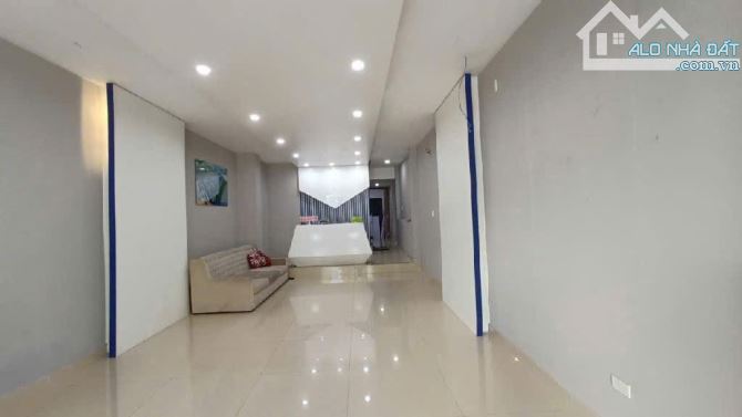 Nhà 3 tầng đường Nguyễn Hữu Thọ DT 125 m2 giá 16,5 tỷ - 2