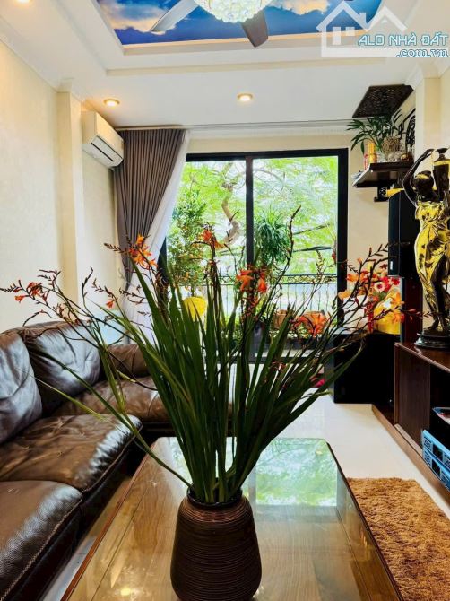 Mặt Phố Mai Anh Tuấn , kinh doanh đỉnh . Sổ 43m 6 tầng , nhà mới đẹp long lanh .