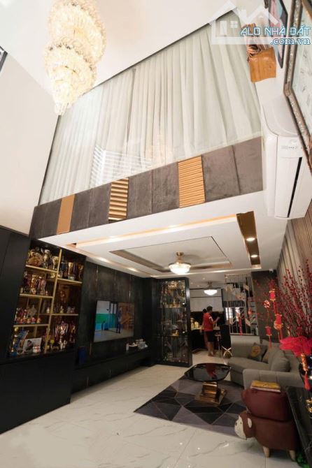 BÁN NHÀ SÁT MẶT TIỀN PHẠM VĂN HAI, TÂN BÌNH - HXH 45M2 (4.1x11m) VUÔNG VỨC- 12.6 TỶ TL