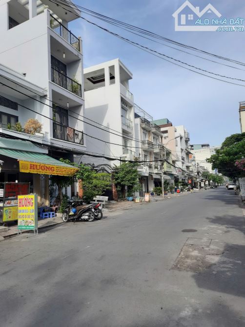 Bán nhà Mặt tiền đường số 33, P.Tân Kiểng, Q7, 70m2, 4 lầu, 7PN, 9,9 tỷ!