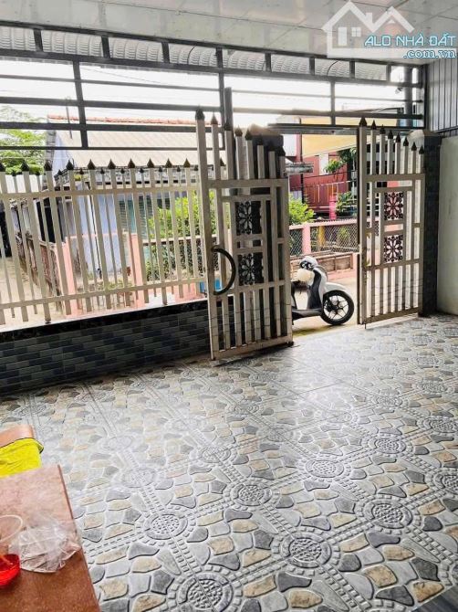 Nhà nhánh Phạm Ngũ Lão đoạn đối diện trường Việt Anh