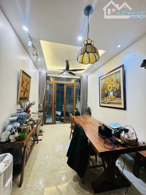 NHÀ CỰC ĐẸP - THOÁNG SÁNG 2 MẶT - SỔ ĐỎ HOA HẬU - GẦN BV ĐH Y CÁC TRƯỜNG KHƯƠNG THƯỢNG - T
