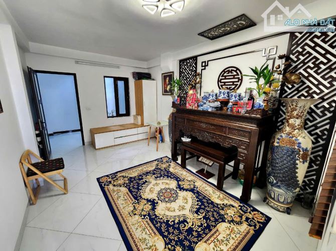 Âu cơ, 5 tầng, gần phố, mới đẹp, mặt tiền rộng giá 6 tỉ