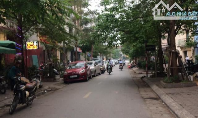 Bán nhả Hồng Mai, Bạch Mai - Mặt phố rộng - Cổng trường học -  Vỉa hè - 58m2  - 22.3 tỷ
