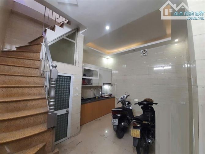 Cần bán gấp nhà mặt ngõ trại cá trương định cách 5 căn ra mặt phố chính