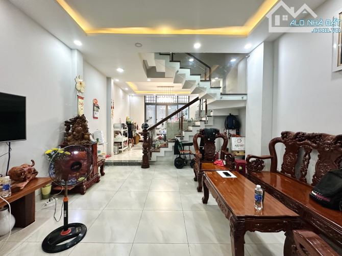 BÁN NHÀ XÔ VIẾT NGHỆ TĨNH - GẦN CV TẦM VU - NGUYỄN GIA TRÍ - 60M² - GIÁ 7.X TỶ