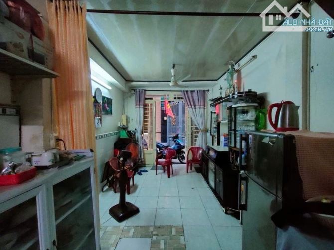 Bán gấp nhà đep,  Ni Sư Huỳnh Liên, Tân bình, 3 tầng, hẻm to, chỉ nhỉnh 3 tỷ, có sổ riêng