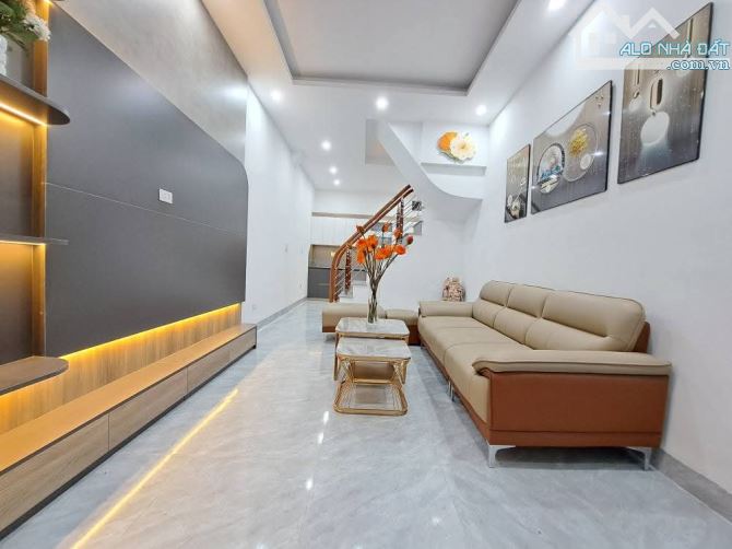 NHÀ ĐẸP PHỐ TAM TRINH HOÀNG MAI. 35M RA MẶT PHỐ. DT 35M, FULL ĐỒ. GIÁ 7.68 TỶ
