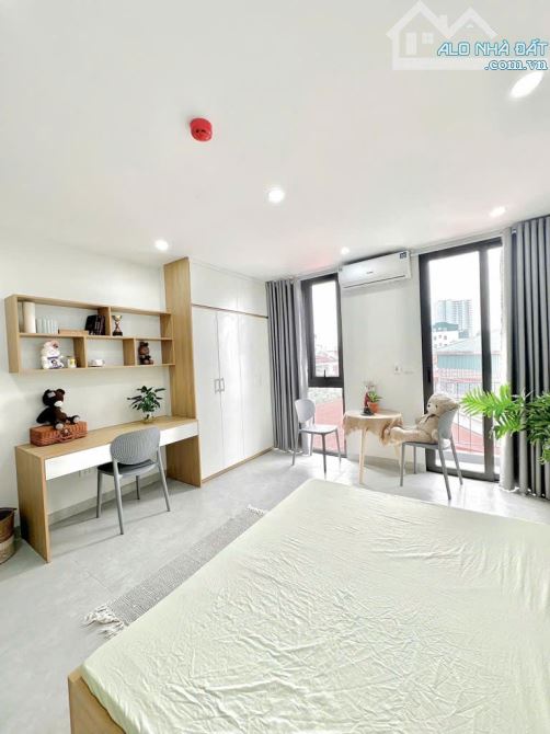 Bán tòa CHDV 8 tầng thang máy phố Cầu Giấy, Cầu Giấy, dòng tiền gần 2 tỷ/năm, 82m, 23.5 tỷ