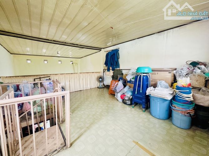 Nhà mặt tiền Cây Sung Q8, ngang 4,2m, 40m2, sổ đẹp không quy hoạch. Vị trí đẹp