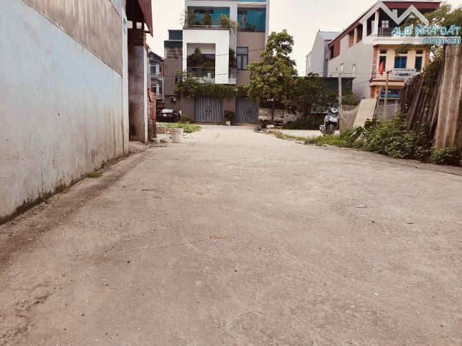 ❤BÁN ĐẤT BÌA LÀNG - OTO 9 CHỖ VÀO ĐẤT - VỊ TRÍ ĐẸP - CÁCH QL23B CHỈ 300M-VÀI PHÚT RA THỊ T