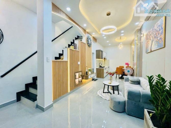 Bán nhà đẹp Phạm Thế Hiển, Quận 8, 50m2, nhỉnh 2 tỷ 670 triệu, 2 tầng BTCT, SHR