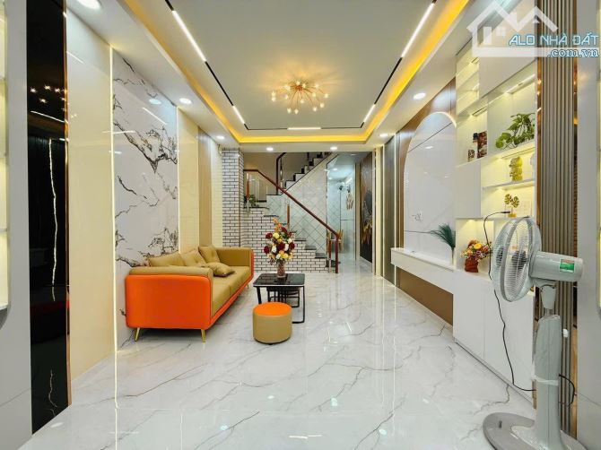 Mua ngay căn nhà 2 tầng ngay nhà Nguyễn Thiện Thuật, Quận 3. Giá: 4 Tỷ 020 / 52m2. SHR