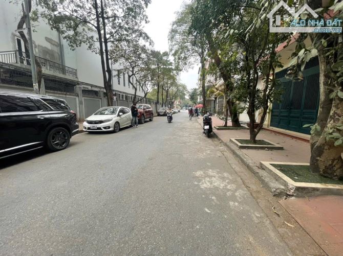 ĐẤT HIẾM PHÂN LÔ ĐỖ NHUẬN NGOẠI GIAO ĐOÀN VỈA HÈ CÂY XANH VĂN PHÒNG 110m MT 7.5m