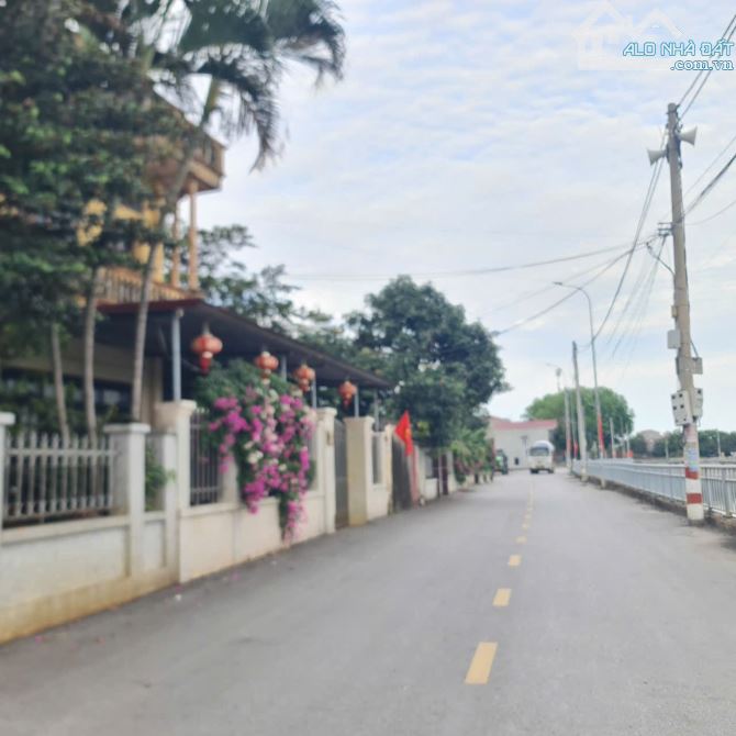 💰 💰 Bán lô đất thuộc trục chính Ngọc Đôi , Kim Chân . Đường gần 20m.  📕 Dt : 124m2 📕 M