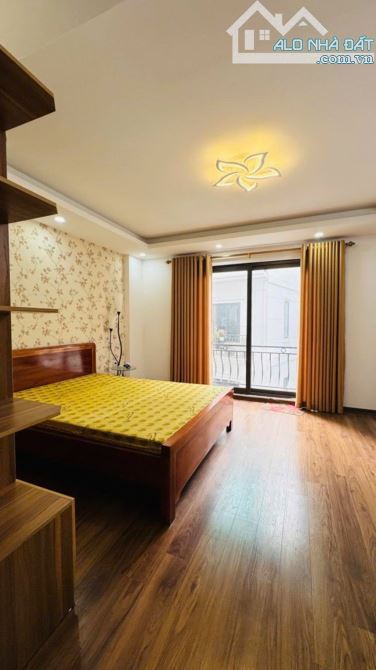 NGÕ 10 LÁNG HẠ - SERI 4 CĂN MỚI - SÂN ĐỂ ĐÁ BÓNG - 7 TỶ··