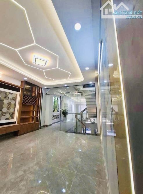 NGAY HƯƠNG LỘ 2 - NHÀ MỚI ĐẸP LUNG LINH 5 TẦNG KẾT CẤU BTCT CHẮC CHẮN - NGAY NGÃ TƯ 4 XÃ