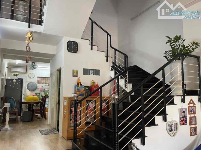 BÁN NHÀ 4 TẦNG MÓNG 6 TRẦN THÁNH TÔNG SÁT VƯƠNG THỪA VŨ CÁCH BIỂN VÀI TRĂM M