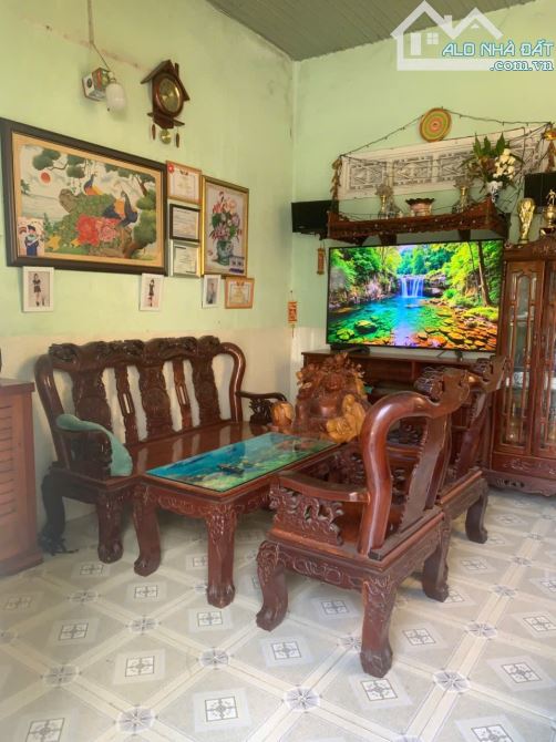 Cần bán nhà KP1 Tân Hiệp , SHR Thổ cư 100% . Đường ô tô