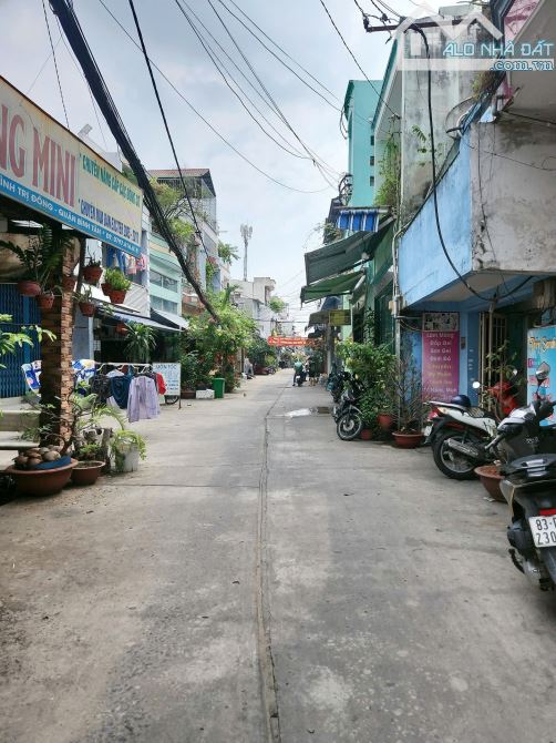 Nhà hẻm một xẹt 6m đường Bình Trị Đông, 5x16m, có 5 phòng trọ thu nhập 10 triệu/tháng