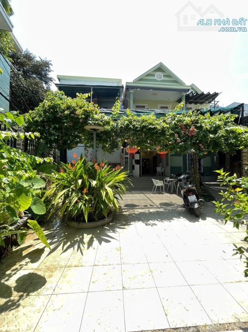 Bán biệt thự sân vườn kiệt Núi Thành gần Duy Tân. Dt 172m2 kiệt thông cách đường 30m đẹp