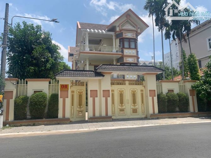 bán biệt thự đường phạm công trứ cồn khương cần thơ, 1 trệt 2 lầu giá 44.5 tỷ ( 20m x 40m)