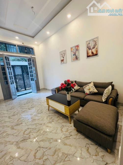 Bán Nhà Dân Xây Cổ Linh, Long Biên 42m2, 3T, chỉ 6,4 tỷ (ô tô đỗ cách nhà 15m)
