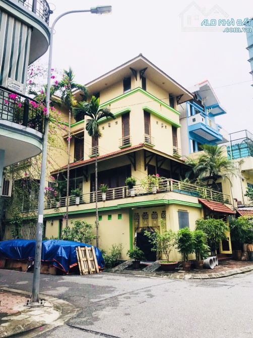 Cho thuê nhà Nguyễn Khang 121m2x5T MT 7m ngõ to rộng ôtô vào nhà phù hợp kinh doanh VP
