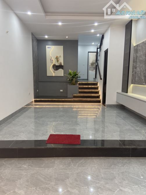 - Bán nhà đường Trần Cung, sát phố, nội thất xịn sò, 50m2, 10.5 tỷ.