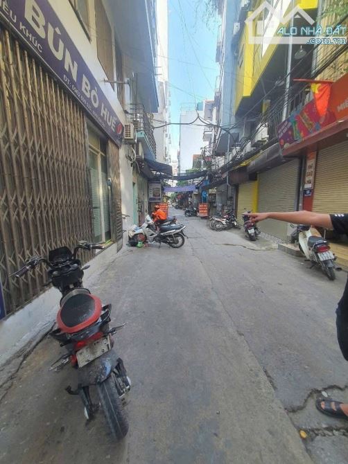 Bán Tòa Nhà Triều Khúc – Thanh Trì – DT 200m² – 9 Tầng + Hầm – Mặt Tiền 10m – Giá 60 Tỷ –