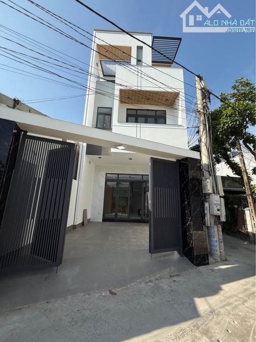 Chính chủ cần bán nhà đường Nguyễn Chí Thanh, Tương Bình Hiệp - 120m2, SHR, tặng nội thất