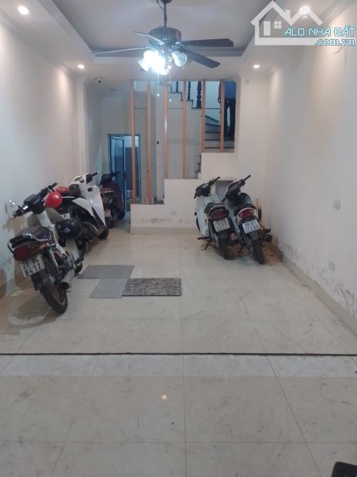 BÁN NHÀ PHỐ  BẠCH MAI – HAI BÀ TRƯNG GẦN NGÃ TƯ THANH NHÀN, NGÕ THÔNG, 4 TẦNG NỞ HẬU.