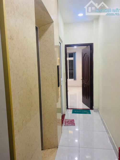 Chủ cần bán gấp mặt tiền Nguyễn Hồng Đào, Tân Bình. (4.2x17m nở hậu) 3 tầng. Giá 18 tỷ TL