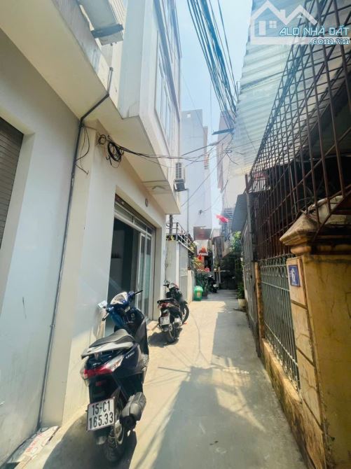 Bán gấp nhà thư trung, Văn Cao , Ngô Quyền,HP.2,39 tỷ, 43m2, 3 tầng.