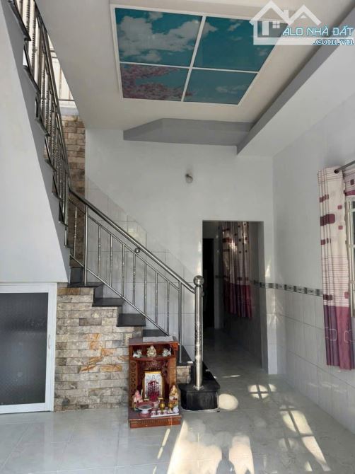 -*Chủ gửi bán nhà 1tret 1lầu gần chợ gần công an phường bửu hoà