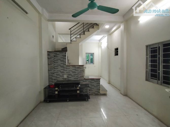 Bán nhà Phúc Lợi - Long Biên - 49 m2 x 3Tầng giá chỉ 3,6 Tỷ