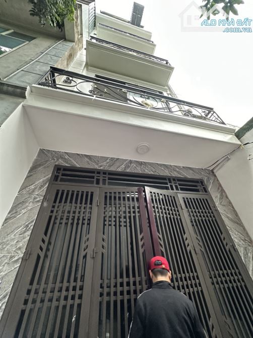 Bán Nhà Quận Hoàng Mai Dân xây mới - Ngõ ô tô nông, rộng 38m Giá chỉ 5.7 tỷ