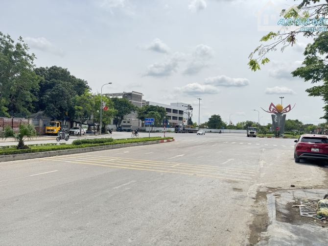 GẦN CÔNG VIÊN CÂY XANH - ĐƯỜNG THÔNG OTO VÀO ĐẤT - CÁCH ĐƯỜNG LÊ HỮU TỰU 30M
