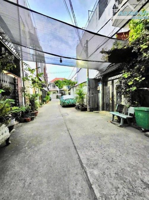 NHÀ 4 TẦNG- HẺM XE HƠI- NGAY LÊ VĂN QUỚI-BÌNH TÂN GIÁP TÂN PHÚ( 4 x 16 ) 65M2 , NHỈNH 6 tỷ