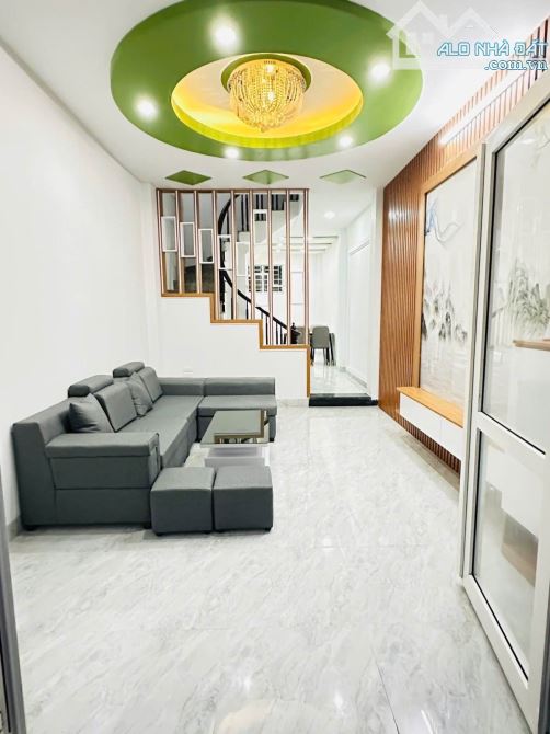 - Bán nhà đường Trần Cung, sát phố, nội thất xịn sò, 45m2, 11.2 tỷ.