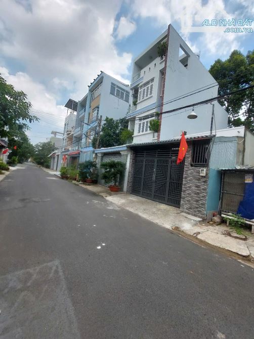 Cần bán nhà HXH Trần Thị Do, P. Hiệp Thành, DT 5x20m, 3 tầng giá 9,7 tỷ TL