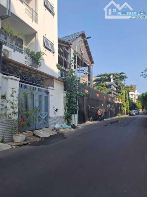 2 MT ĐƯỜNG TRƯỚC 20M, SAU 10M– VỪA KD/VP VỪA CHO THUÊ CHDV DÒNG TIỀN 70TR/TH  – 19.8 TỶ TL
