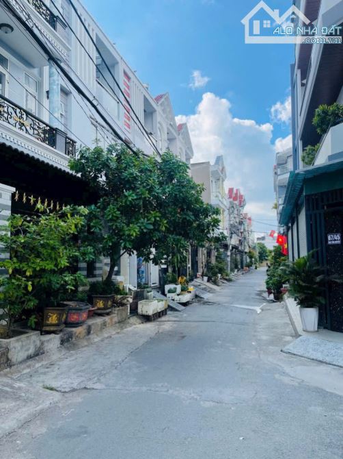 Cần bán nhà mặt tiền hẻm 6m Đào Tông Nguyên, Nhà Bè, DT 9x10m. Giá 6,9 tỷ